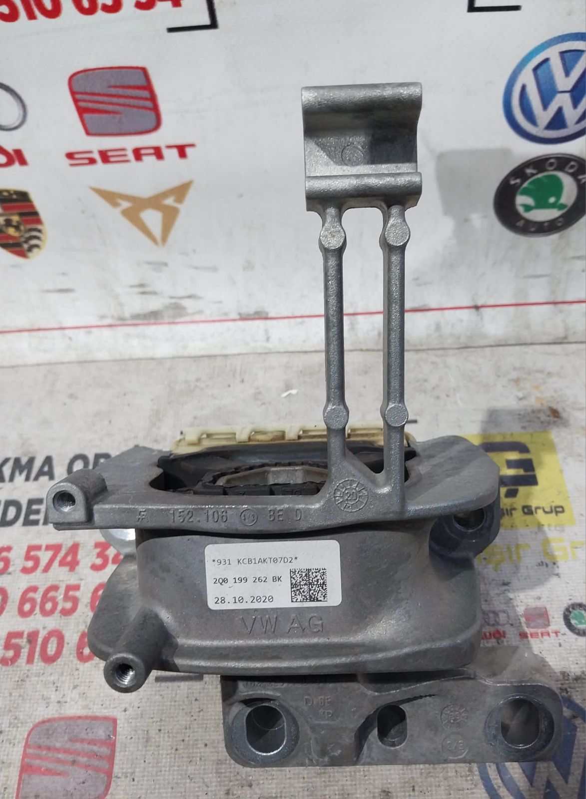 AUDİ SAĞ MOTOR KULAĞI ÇIKMA SÖKME YEDEK PARÇA