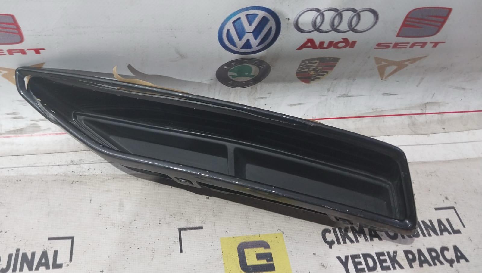 AUDİ Q3 ARKA TAMPON SPOİLER KAPAĞI OEM 83A807834
