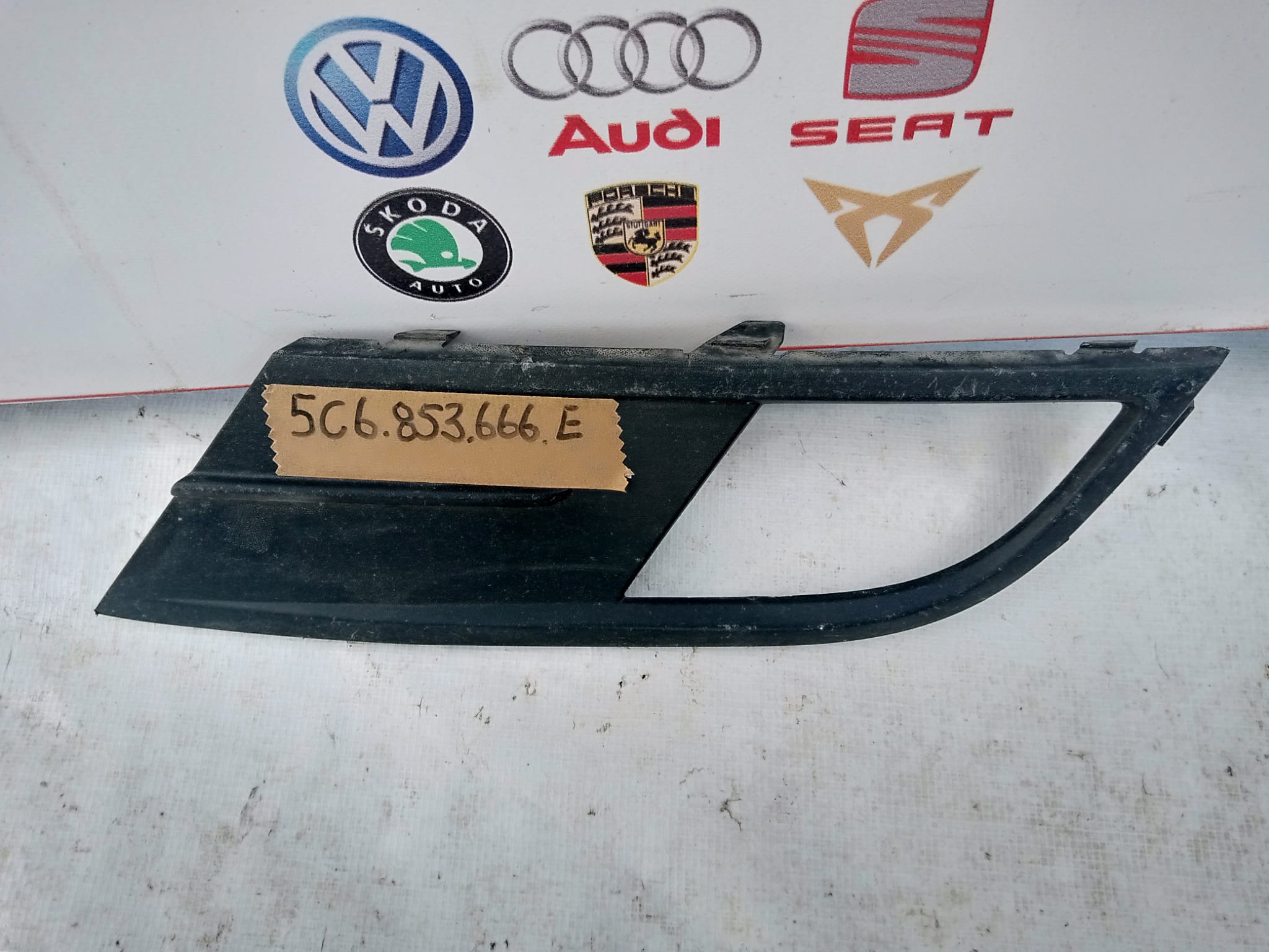 VOLKSWAGEN JETTA SAĞ SİS KAPAĞI OEM 5C6853666