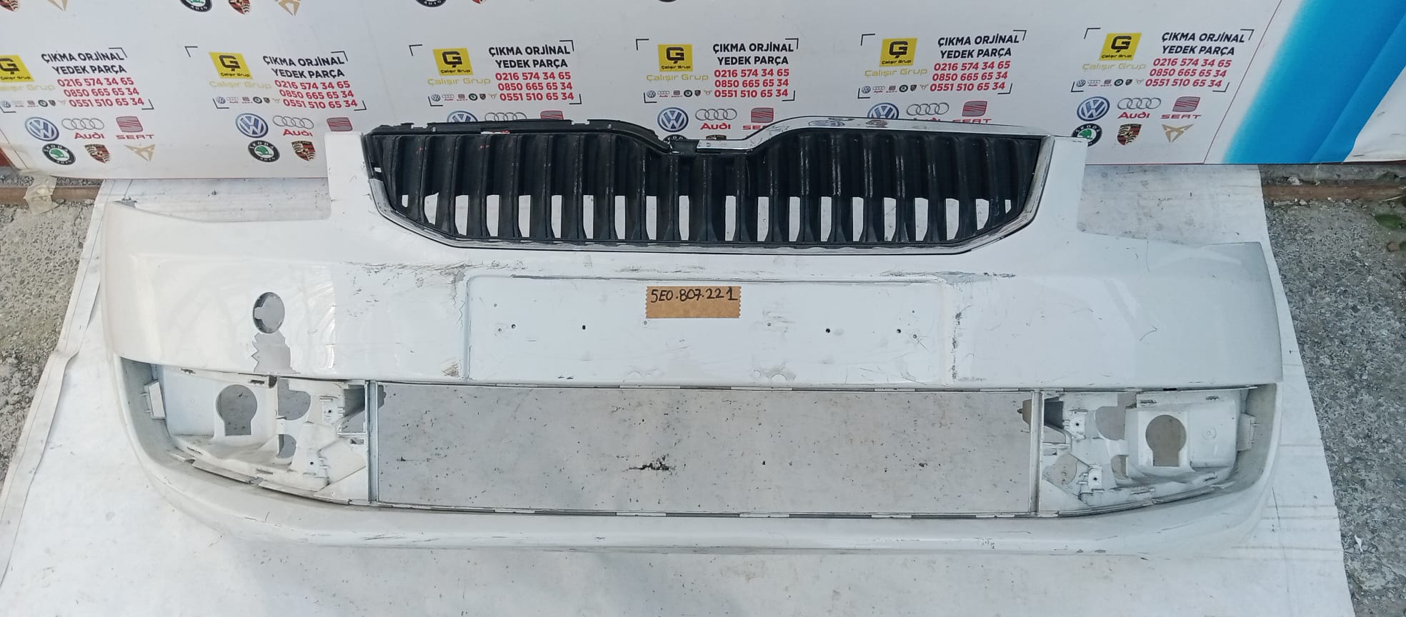 SKODA OCTAVİA 2013-2017 ÖN TAMPON OEM 5E0807221