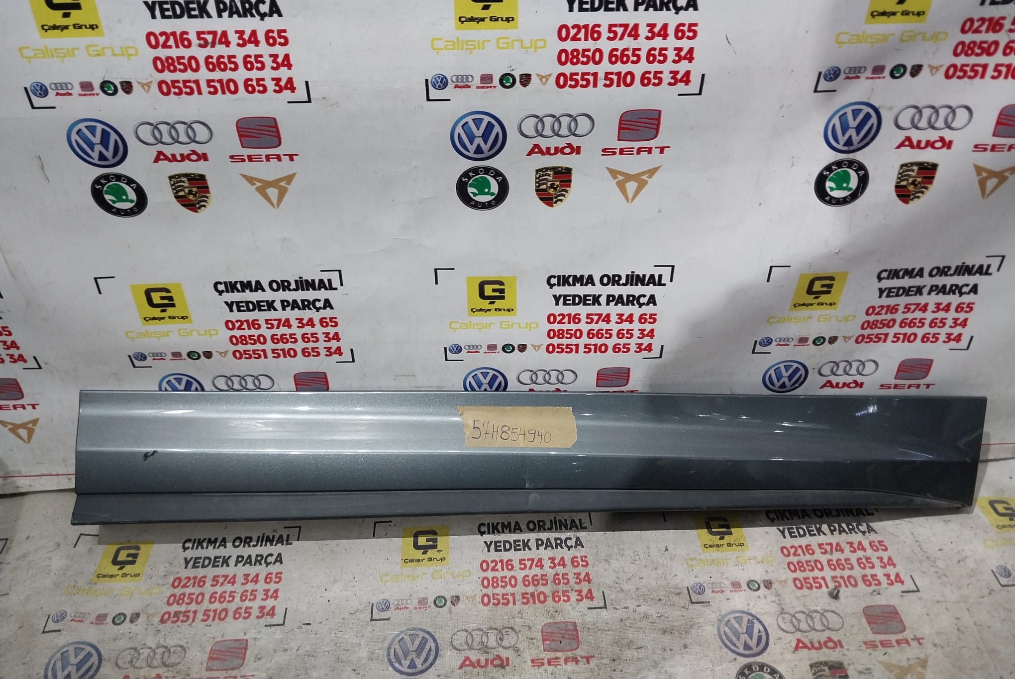 SKODA KAROQ SAĞ ÖN KAPI BANDI OEM 57H854940