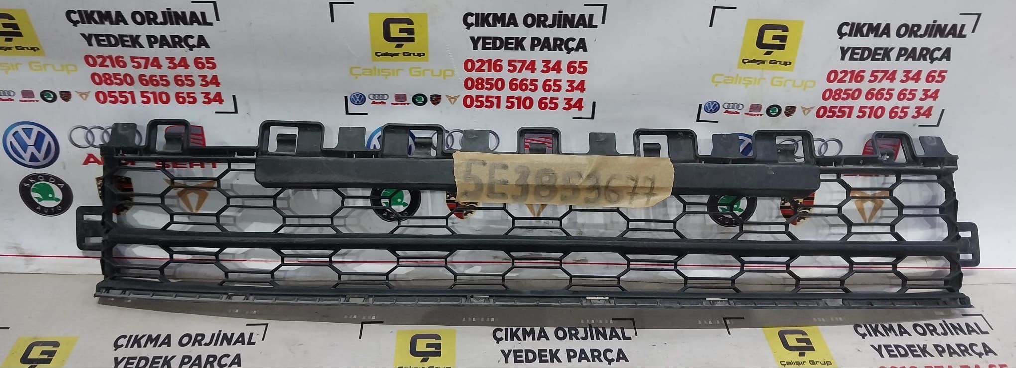 SKODA OCTAVİA 2021-2024 ÖN TAMPON ORTA IZGARA OEM 5E3853677
